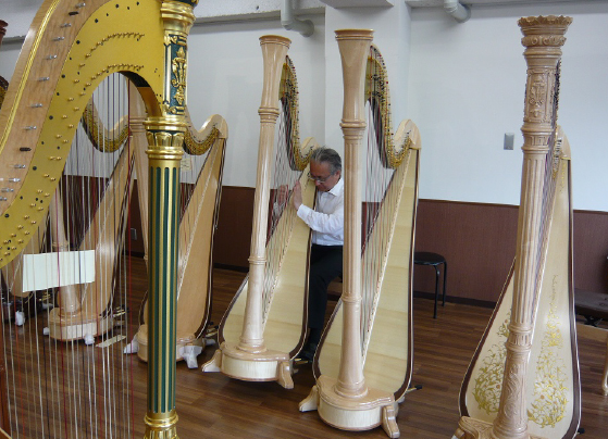 The soundboard on grand harps are reinforced with carbon fiber.