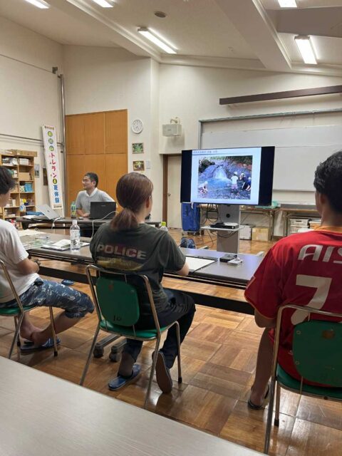 宿泊施設、井川自然の家での講義。