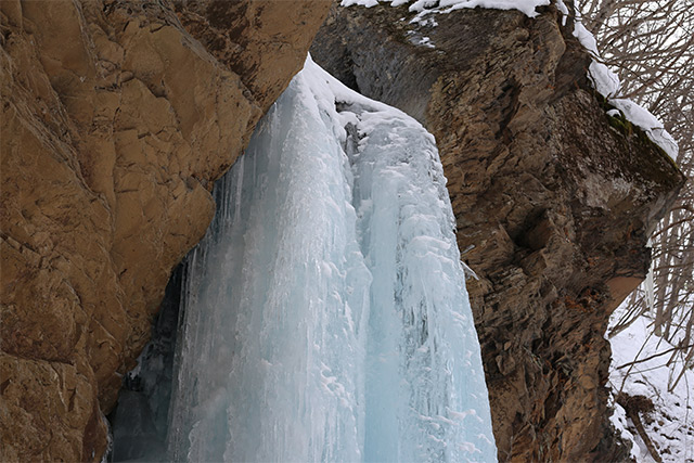 まさにアイスブルー色